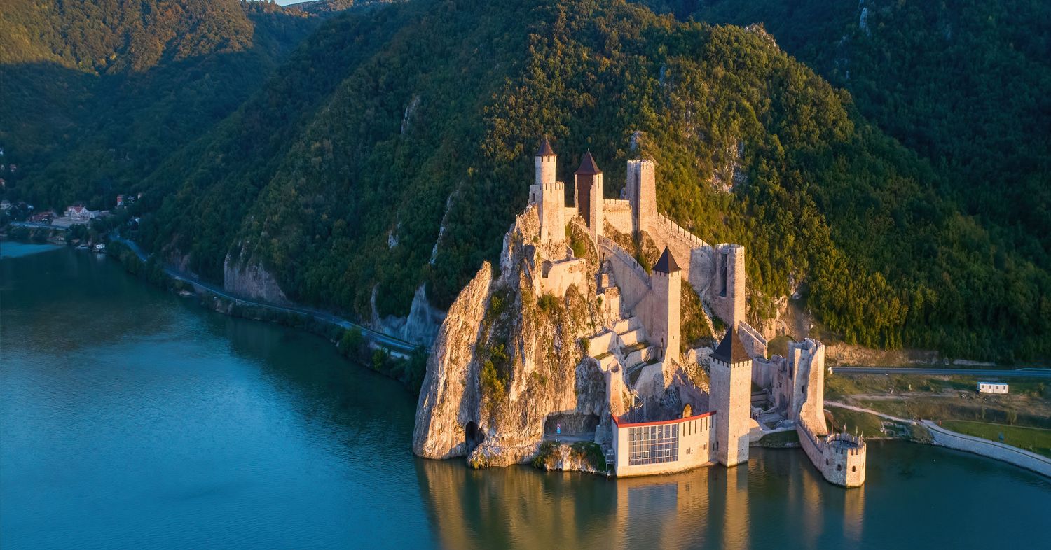 AMADEUS Flusskreuzfahrten PremiumReisen am Fluss 2025 Die Donau